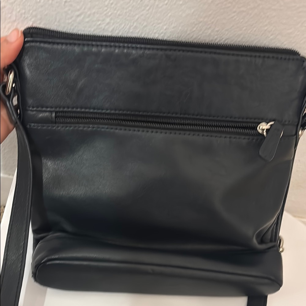 Giani Bernini Messenger Bag with Sleek Design - Picture 5 of 8